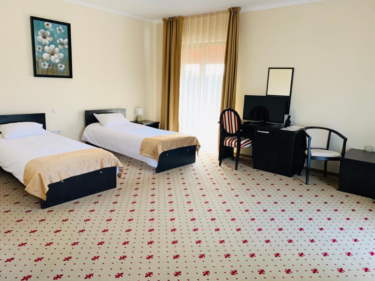 Popasul Romanilor Hotel Zalau Ngoại thất bức ảnh