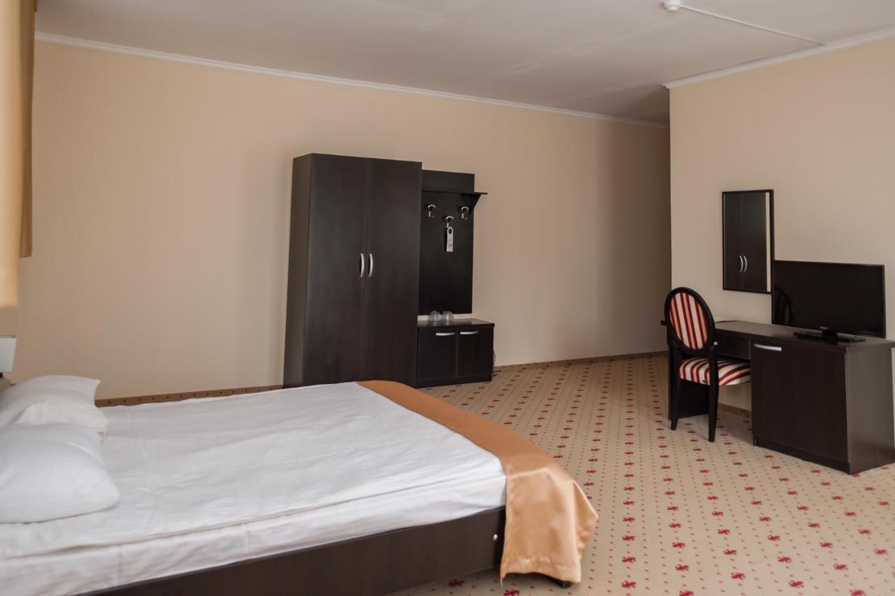 Popasul Romanilor Hotel Zalau Ngoại thất bức ảnh
