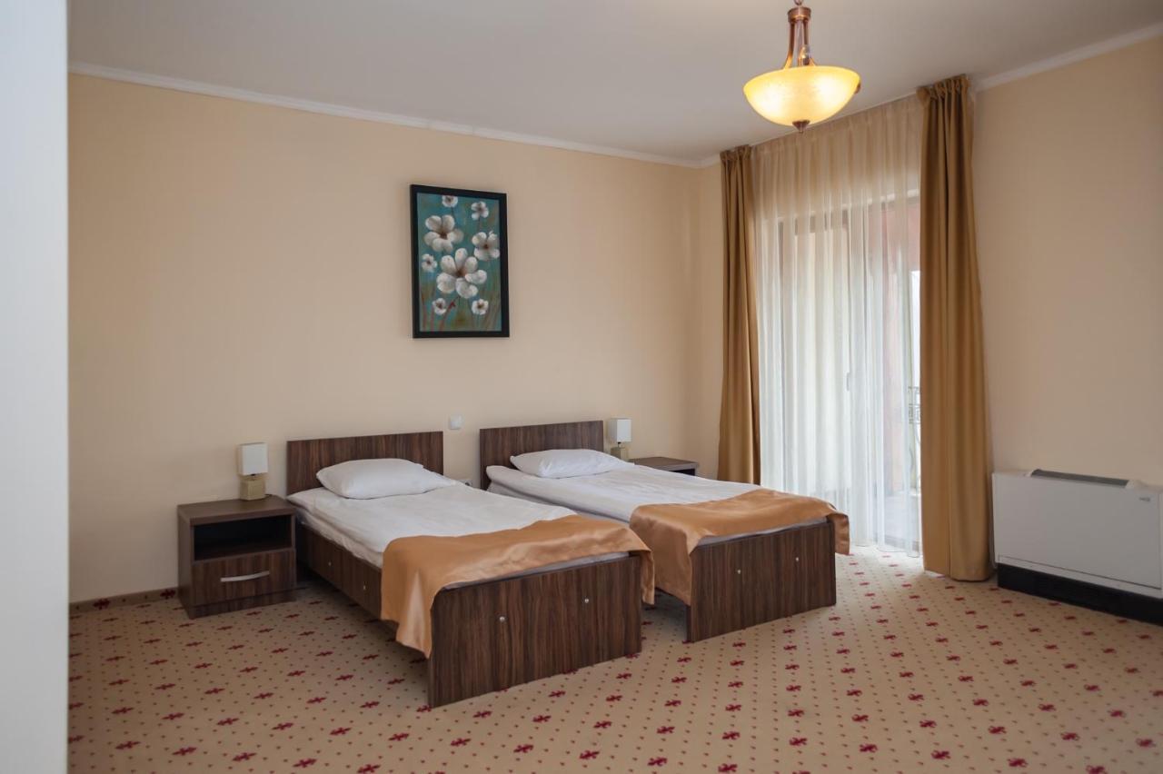 Popasul Romanilor Hotel Zalau Ngoại thất bức ảnh