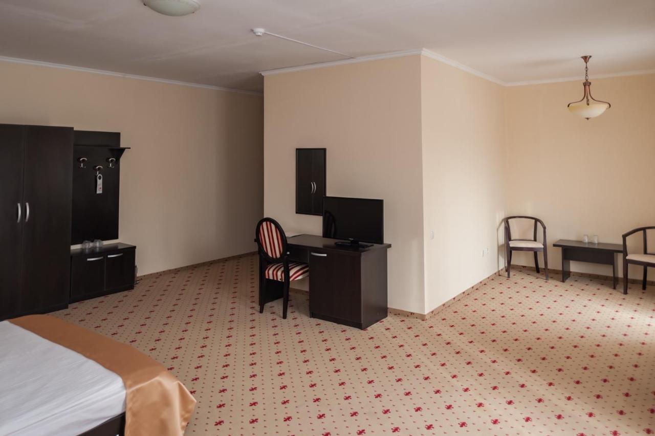 Popasul Romanilor Hotel Zalau Ngoại thất bức ảnh