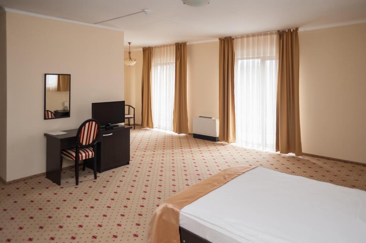 Popasul Romanilor Hotel Zalau Ngoại thất bức ảnh